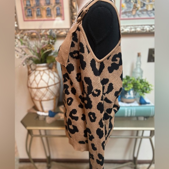 ANDREE BY UNIT Leopard Buckle Off-the-Shoulder Fall Sweater Color Block Size M - Picture 8 of 12